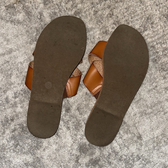 Universal Thread Sandals - Picture 2 of 2